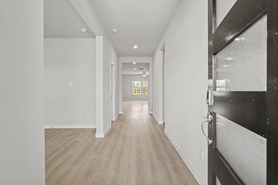 Spacious, unfurnished interior of a new home in Woodshore, Clute (Image 15). Spacious, unfurnished interior of a new home in Woodshore, Clute (Image 15).