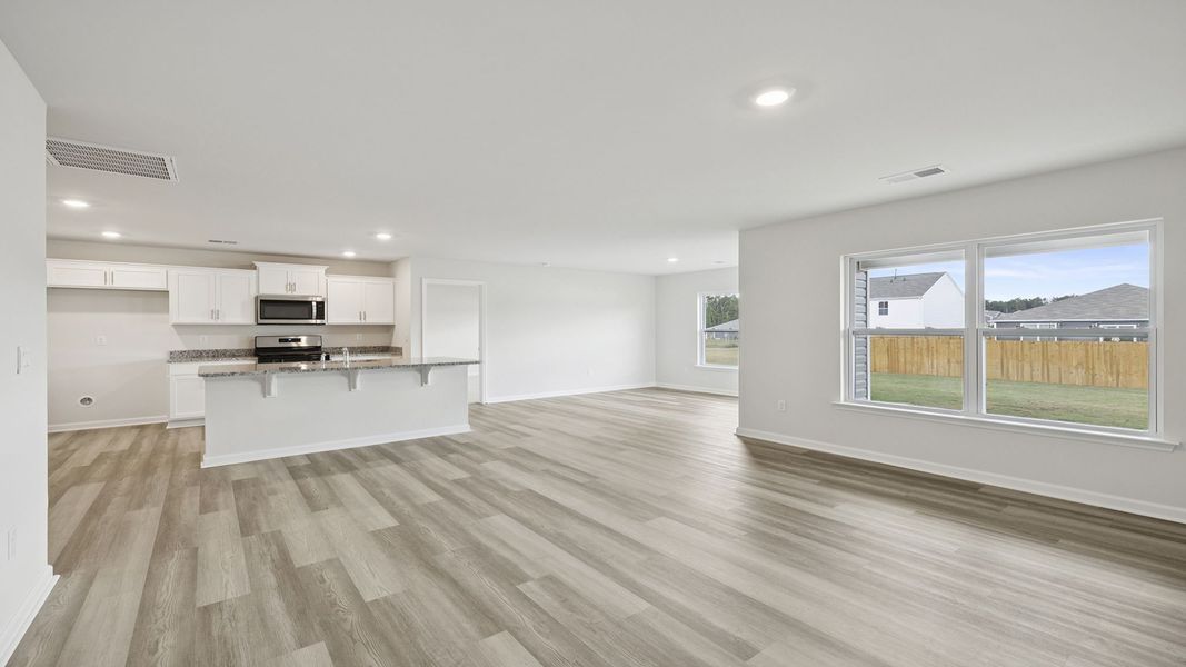 Spacious, unfurnished interior of a new home in Cascade Point, Seneca (Image 19).
