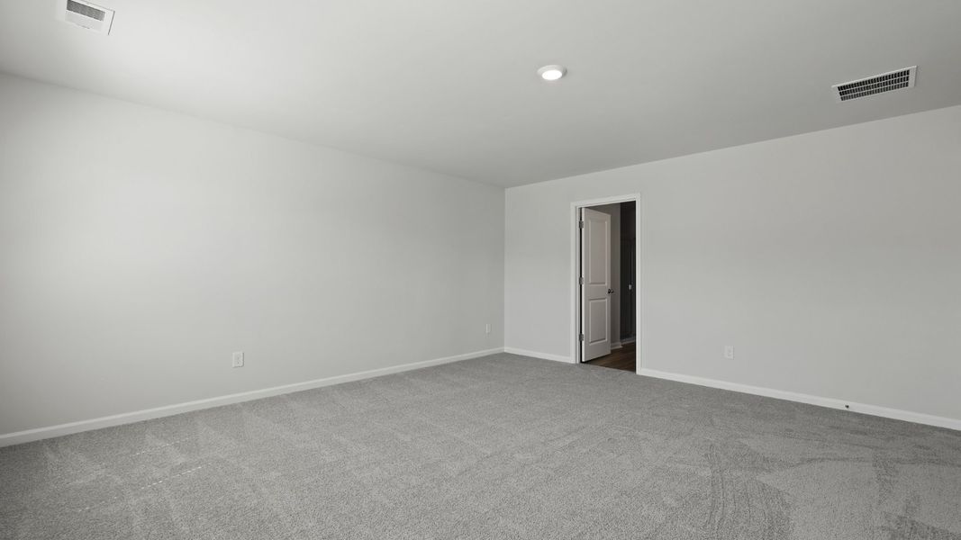 Spacious, unfurnished interior of a new home in Carolina Groves, Moncks Corner (Image 21).
