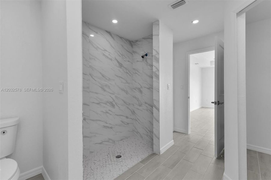 Furnished interior view inside a new home in , Cape Coral (Image 8).