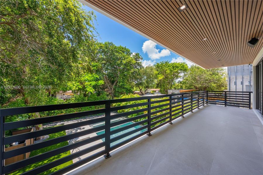 Exterior details and patio area of a home in , Miami (Image 38).