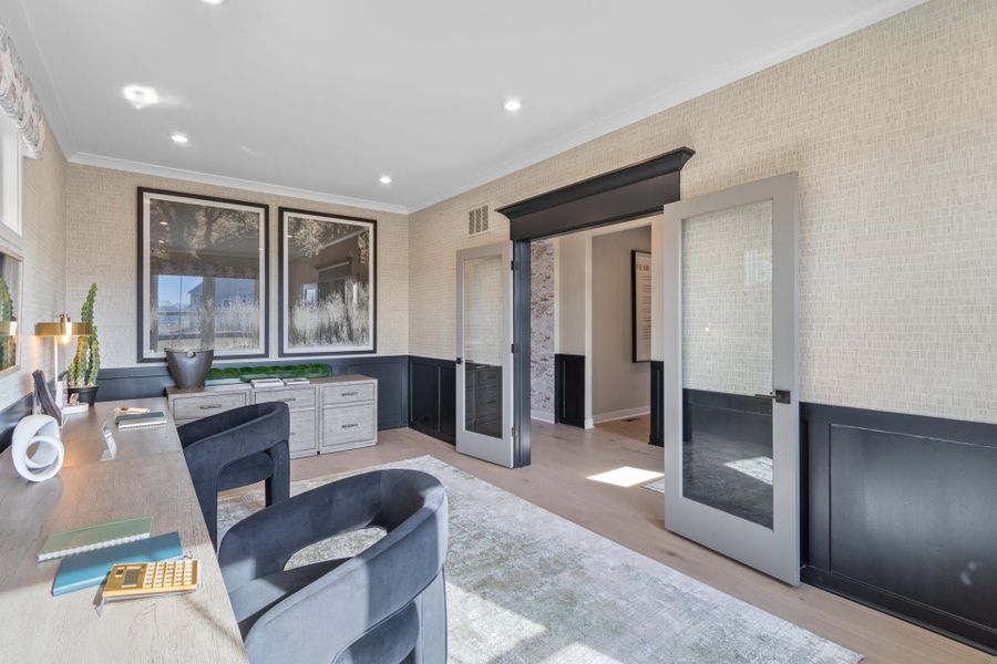 Representative furnished interior of a home built from the Huxley by Fischer Homes in Veranda Manor, Canton (Image 9).
