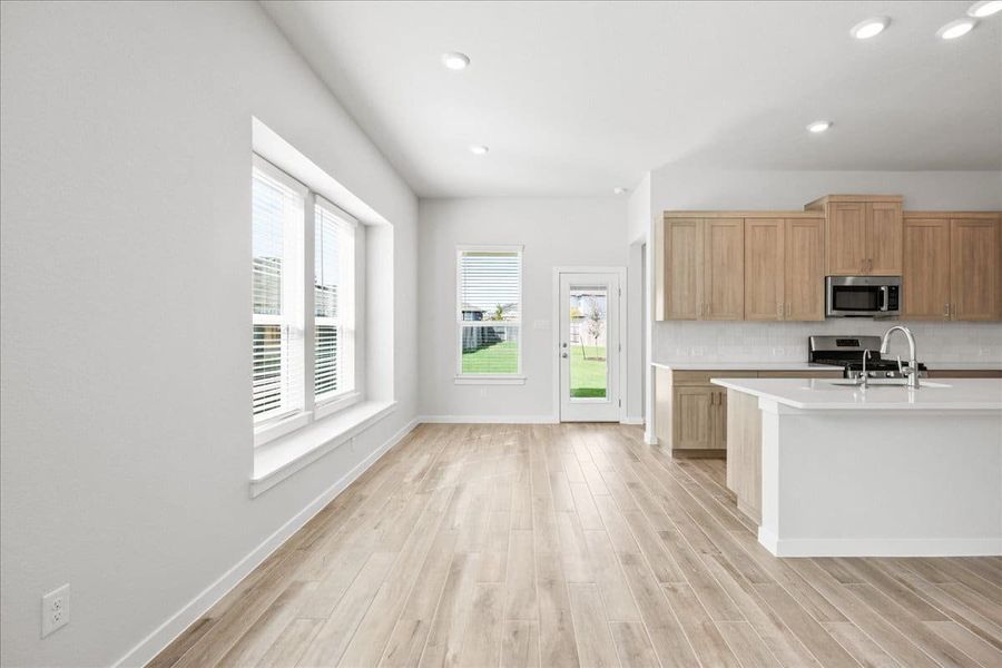 Spacious, unfurnished interior of a new home in Trace, San Marcos (Image 21).