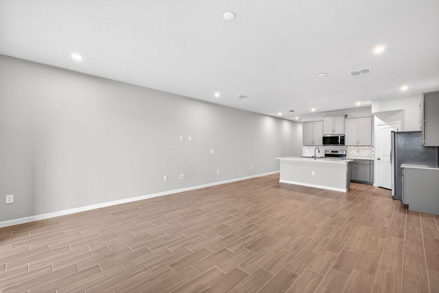 Spacious, unfurnished interior of a new home in Crosswind Ranch, Parrish (Image 10).