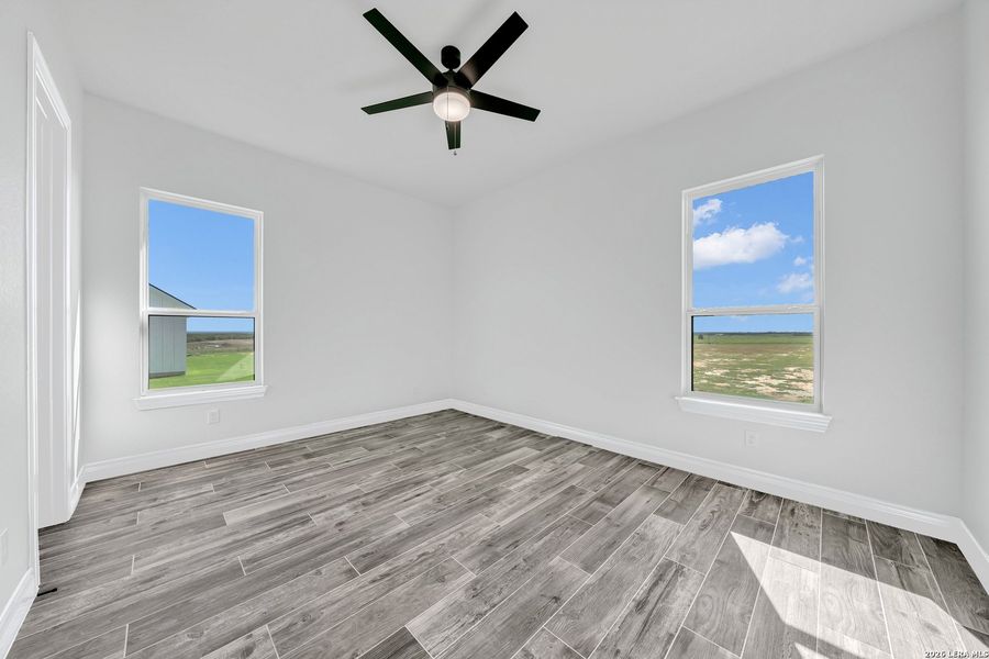 Spacious, unfurnished interior of a new home in , La Vernia (Image 42).