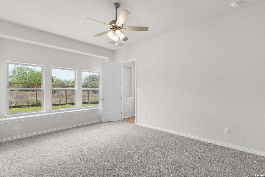 Spacious, unfurnished interior of a new home in The Crossvine, Schertz (Image 15).