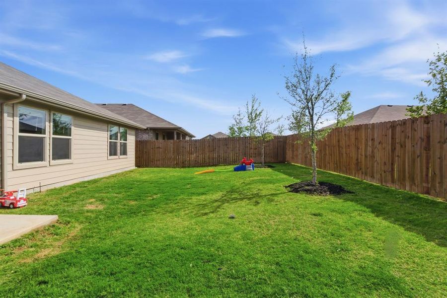 Exterior details and patio area of a home in Sculptor's Park, Springtown (Image 3).