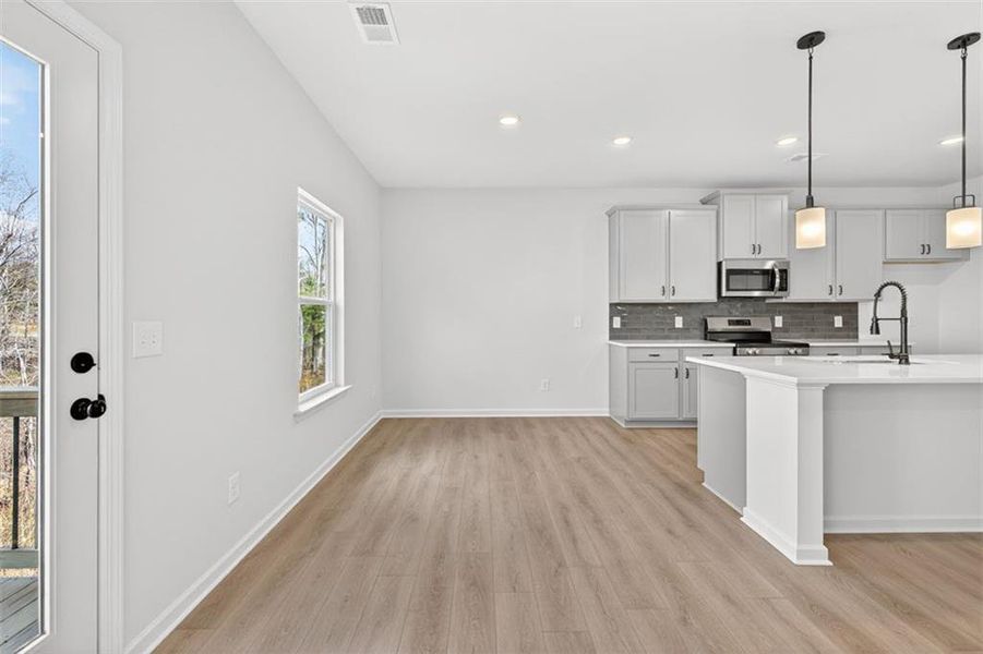 Spacious, unfurnished interior of a new home in Garrett Preserve, Douglasville (Image 22).