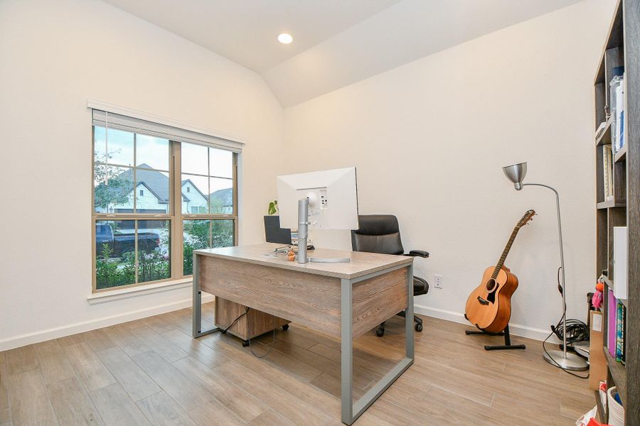Furnished interior view inside a new home in Harvest Green 45', Richmond (Image 15). Furnished interior view inside a new home in Harvest Green 45', Richmond (Image 15).