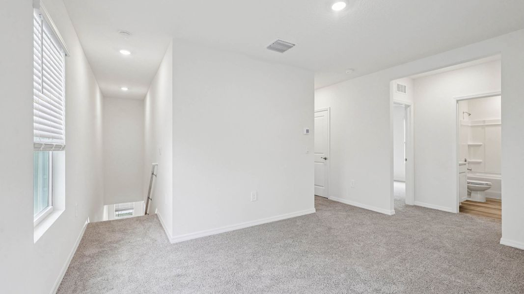 Representative unfurnished interior of a home built from the Darwin by D.R. Horton in Ocala Crossings South, Ocala (Image 27).