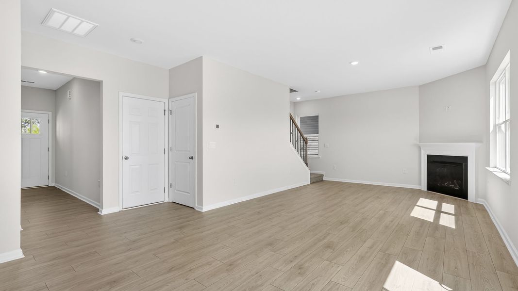 Spacious, unfurnished interior of a new home in Benjamin's Grove, Woodruff (Image 18).