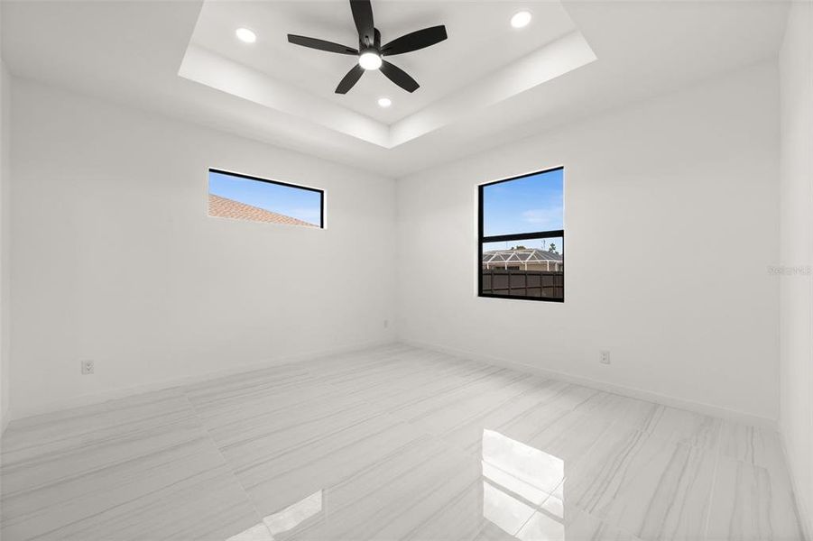 Spacious, unfurnished interior of a new home in , Cape Coral (Image 14).