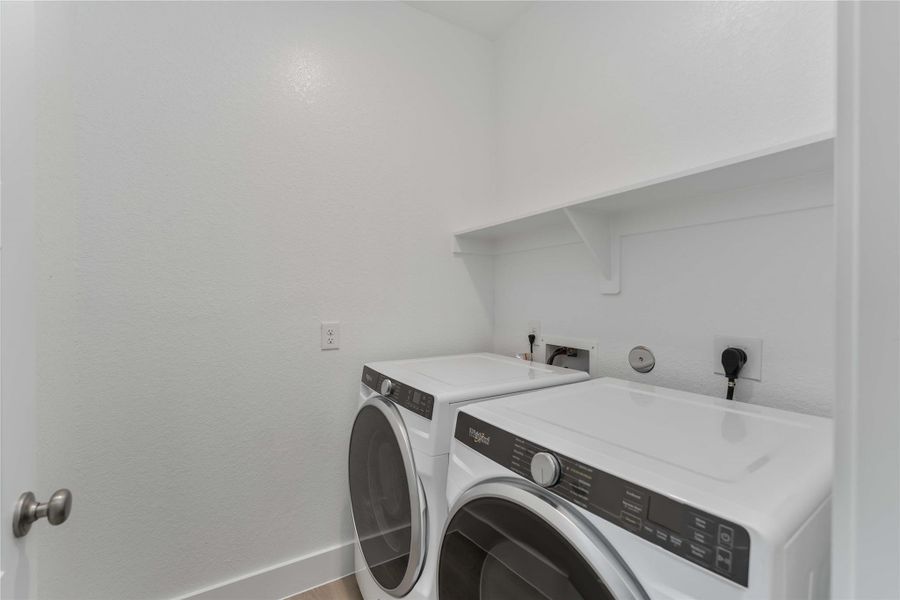 Close-up of interior finishes inside a home in Sunrise Cove, Texas City (Image 12).