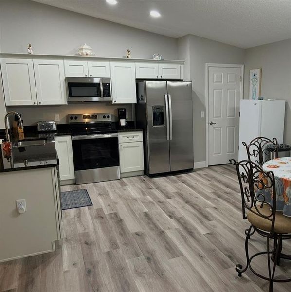 Furnished interior view inside a new home in , Dunnellon (Image 7).