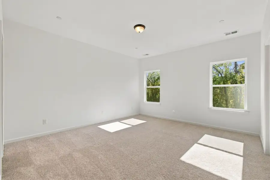 Spacious, unfurnished interior of a new home in Laurelwood Park, Gallatin (Image 21).