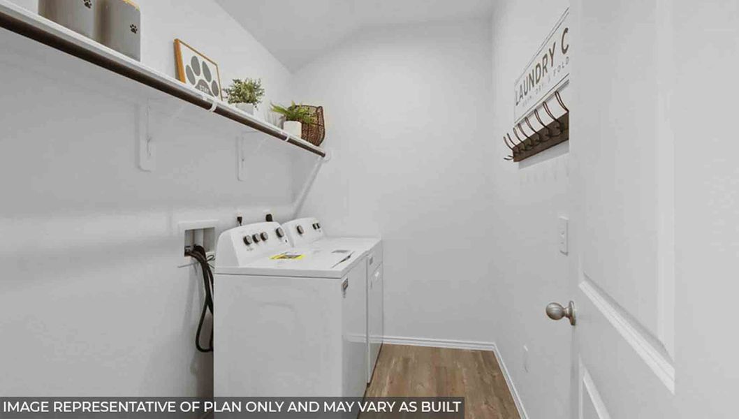 Furnished interior view inside a new home in Silverthorne, Conroe (Image 13). Furnished interior view inside a new home in Silverthorne, Conroe (Image 13).
