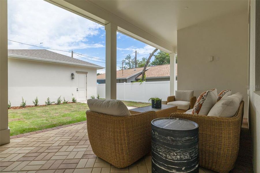 Exterior details and patio area of a home in , St. Petersburg (Image 29).