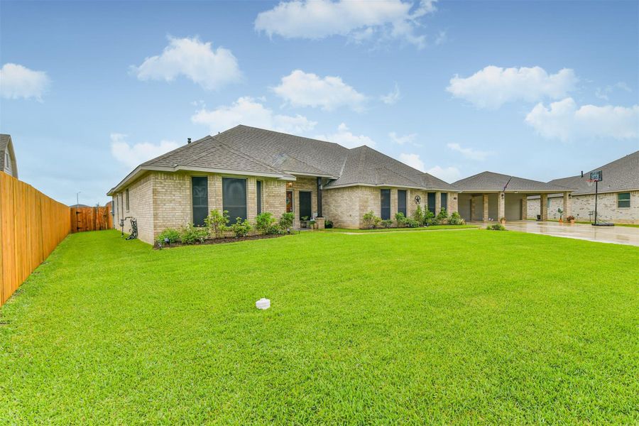 Exterior details and patio area of a home in , League City (Image 20).
