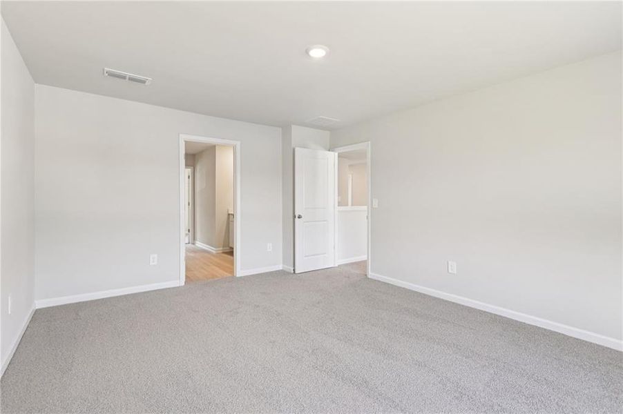 Spacious, unfurnished interior of a new home in The Oaks at Dawson, Dawsonville (Image 14).