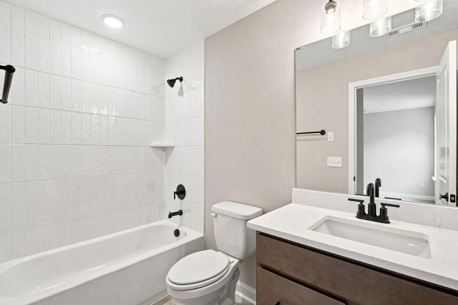 Monroe B Bathroom 4 Monroe B Bathroom 4