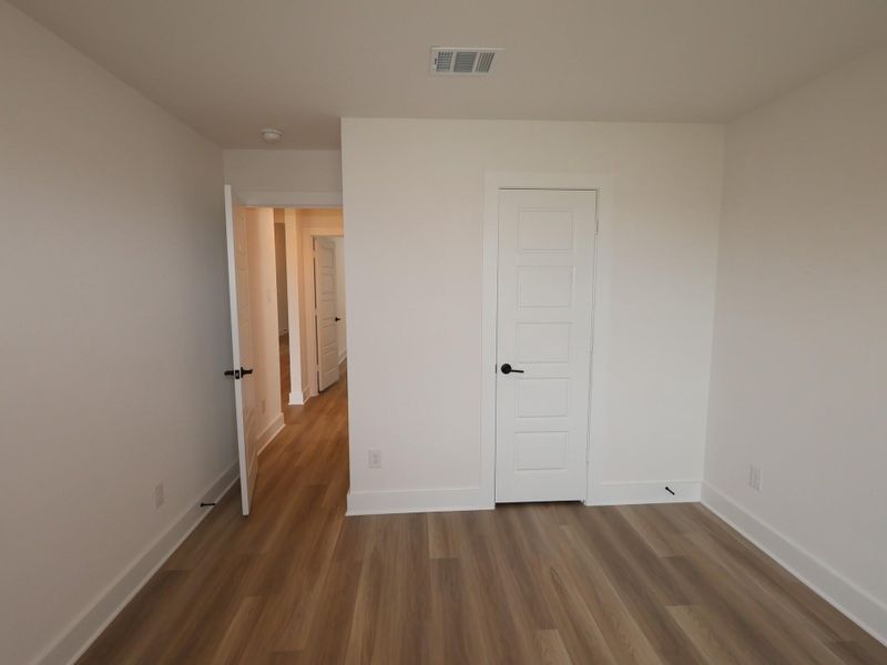 Spacious, unfurnished interior of a new home in Lago Mar, Santa Fe (Image 23).