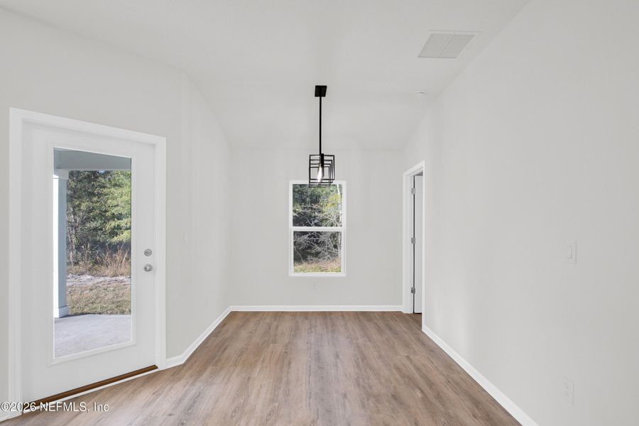 Spacious, unfurnished interior of a new home in , Palatka (Image 19).