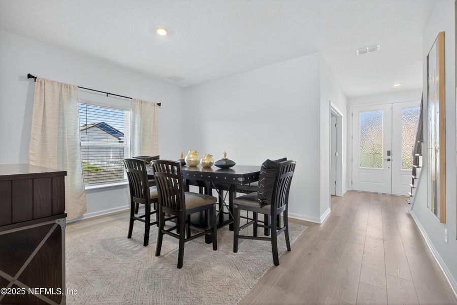 Furnished interior view inside a new home in , Middleburg (Image 14).