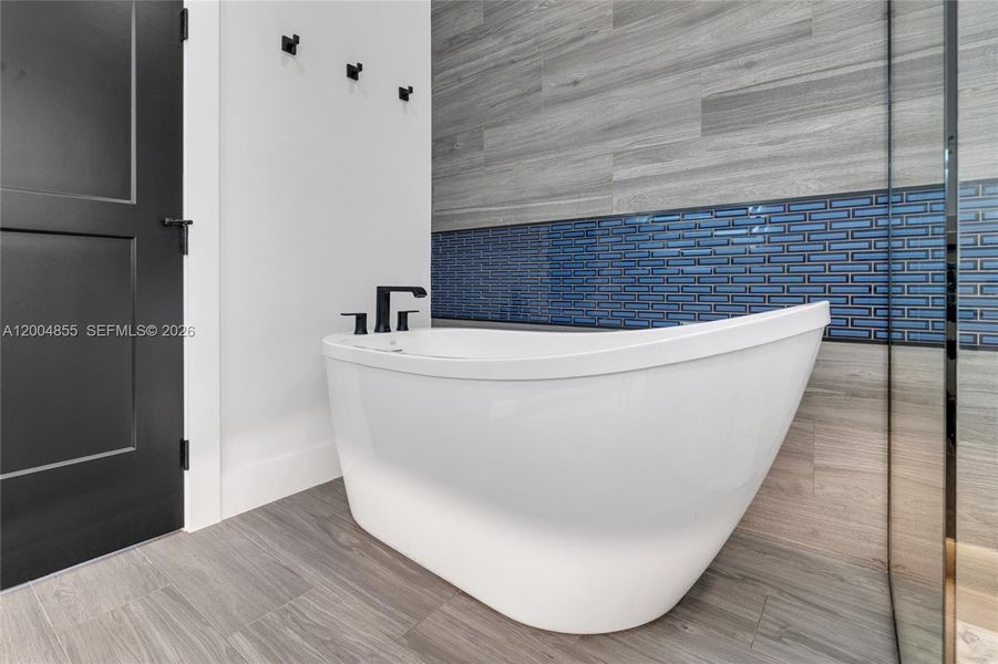 Close-up of interior finishes inside a home in , Cape Coral (Image 20).