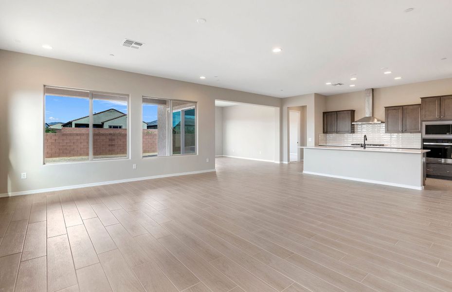 Spacious, unfurnished interior of a new home in Vistoso Canyon Estates, Oro Valley (Image 25).