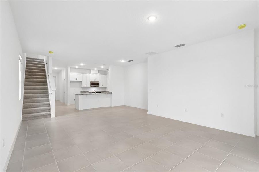 Spacious, unfurnished interior of a new home in Eagletail Landings, Howey-in-the-Hills (Image 39).