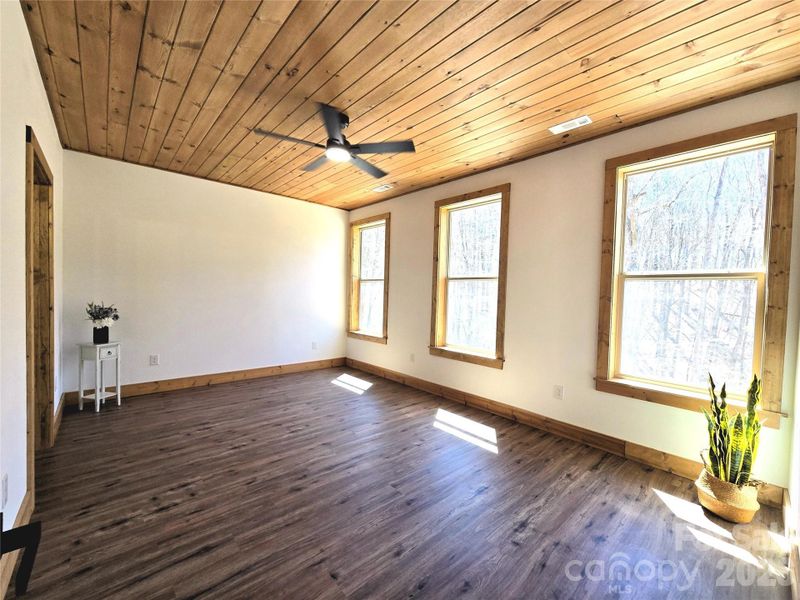 Spacious, unfurnished interior of a new home in , Murphy (Image 22).