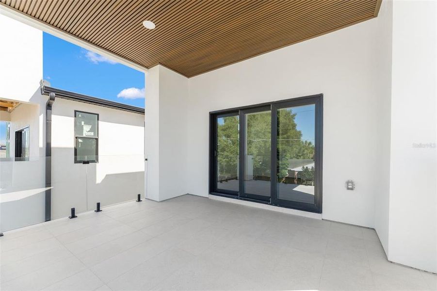Exterior details and patio area of a home in , Tampa (Image 27).