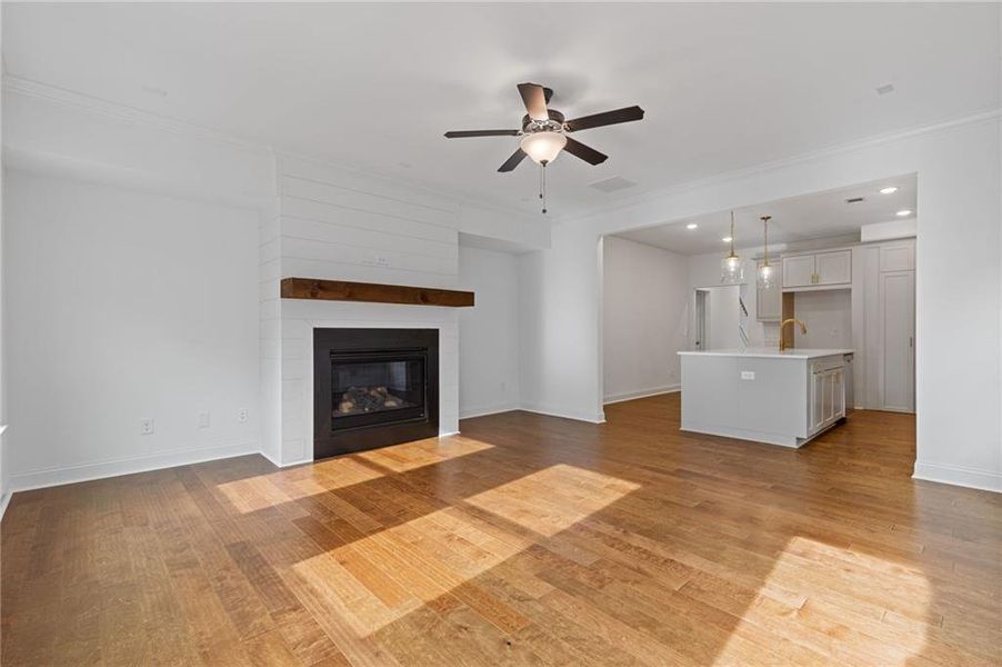 Spacious, unfurnished interior of a new home in , Athens (Image 25).