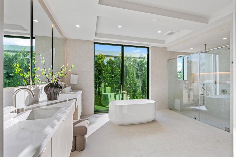 mls_PRIMARY_BATHROOM_LEFT_DT_RT