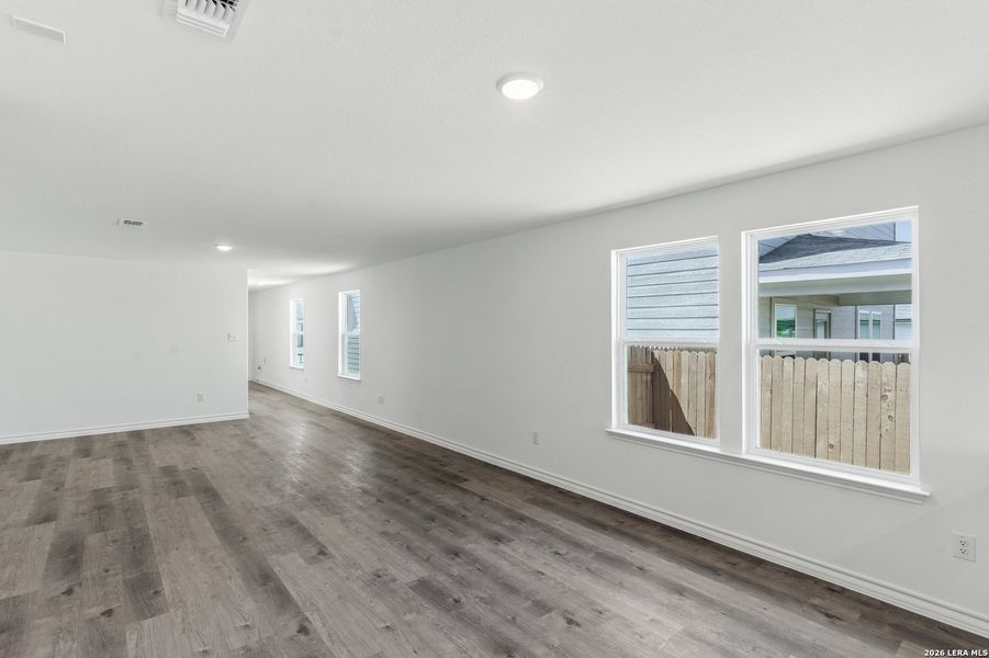 Spacious, unfurnished interior of a new home in Davis Ranch, San Antonio (Image 15).