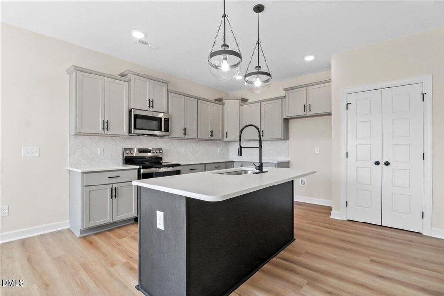 08-104 Hudson Vlg Dr-8