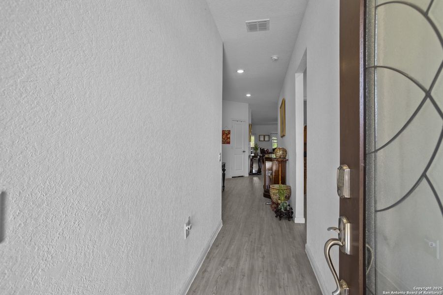 Spacious, unfurnished interior of a new home in , San Antonio (Image 19).