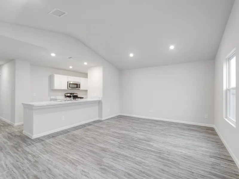 Representative unfurnished interior of a home built from the Yellowstone by National HomeCorp in Poplar Court, Hico (Image 12).