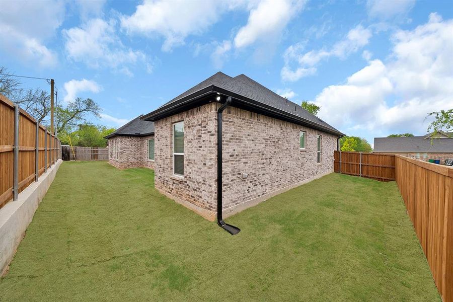 Exterior details and patio area of a home in , Decatur (Image 3).