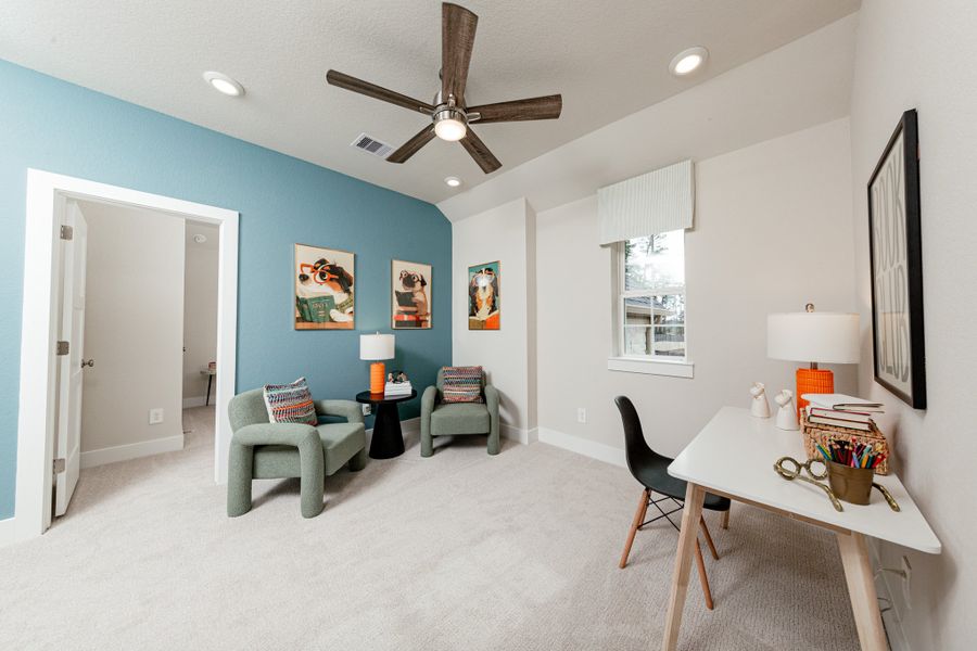 Representative furnished interior of a home built from the Meridian by Beazer Homes in Madeley Creek, Conroe (Image 11).