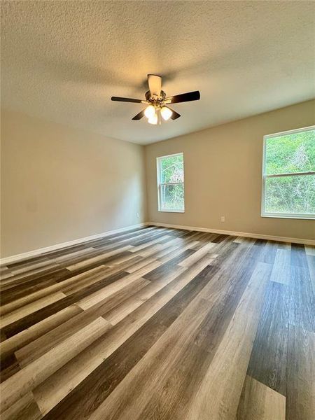 Spacious, unfurnished interior of a new home in , Dunnellon (Image 11).