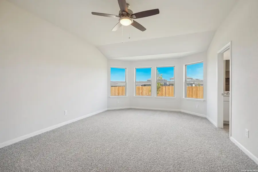 Spacious, unfurnished interior of a new home in Catalina, Converse (Image 34).