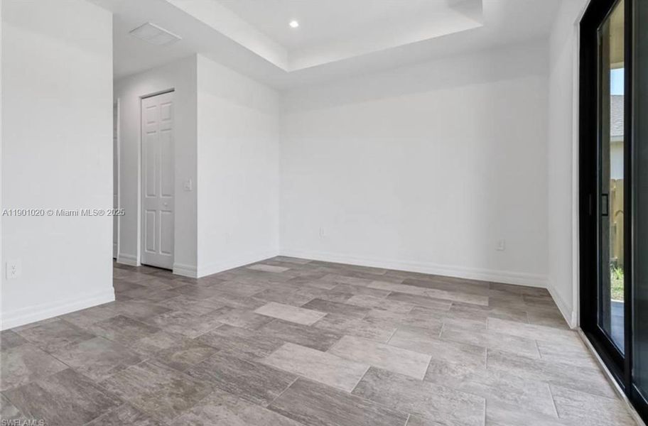 Spacious, unfurnished interior of a new home in , Lehigh Acres (Image 23).