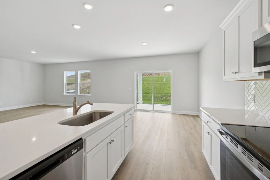 Furnished interior view inside a new home in Cades Bluff, Lebanon (Image 9).