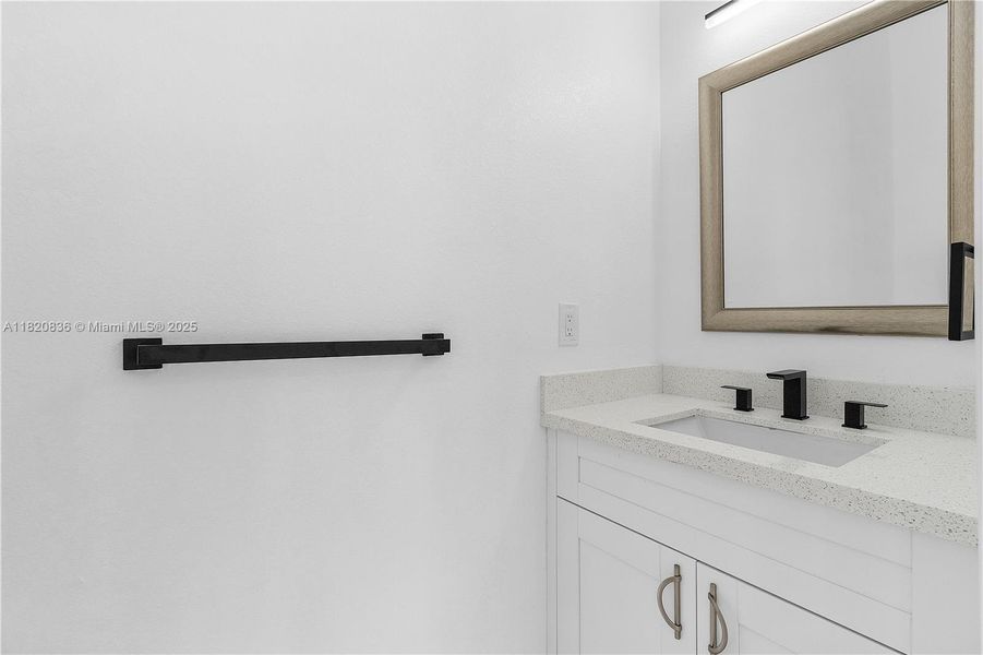 Spacious, unfurnished interior of a new home in , Lehigh Acres (Image 5).