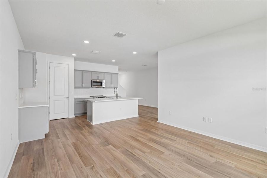 Spacious, unfurnished interior of a new home in , San Antonio (Image 18).