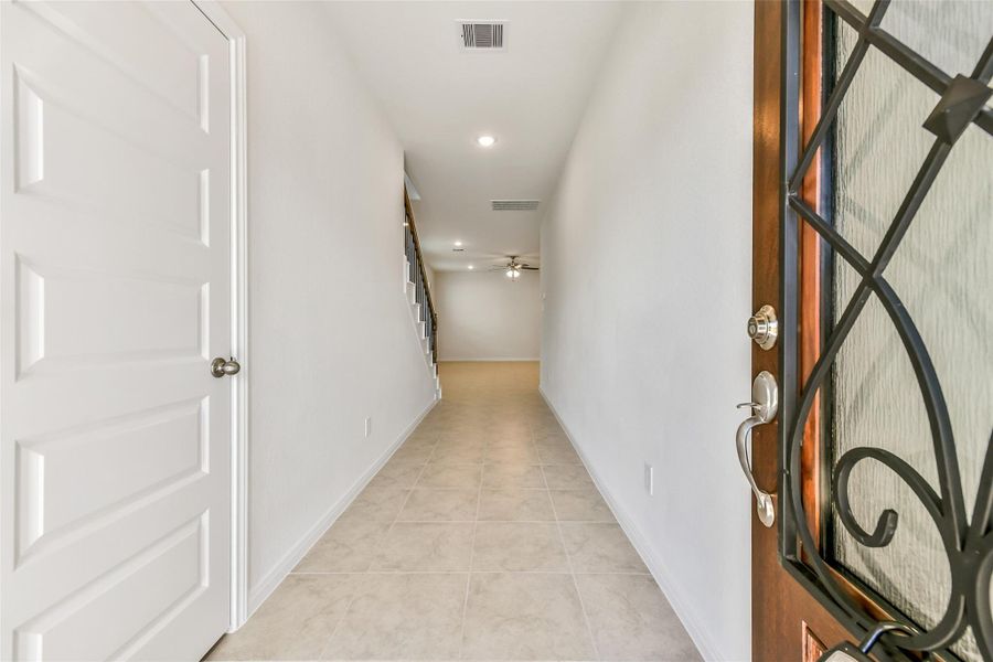 Spacious, unfurnished interior of a new home in Anderson Lakes, Houston (Image 33).