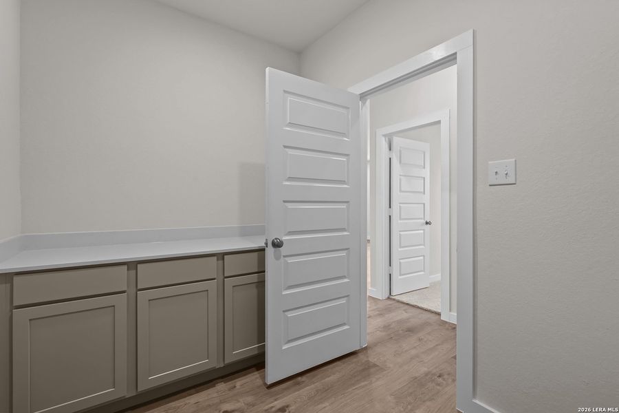 Furnished interior view inside a new home in Hiddenbrooke, Seguin (Image 5).