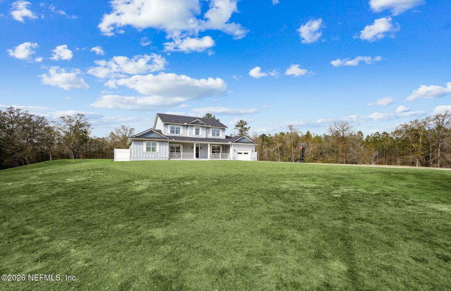 Exterior details and patio area of a home in , Bryceville (Image 3).