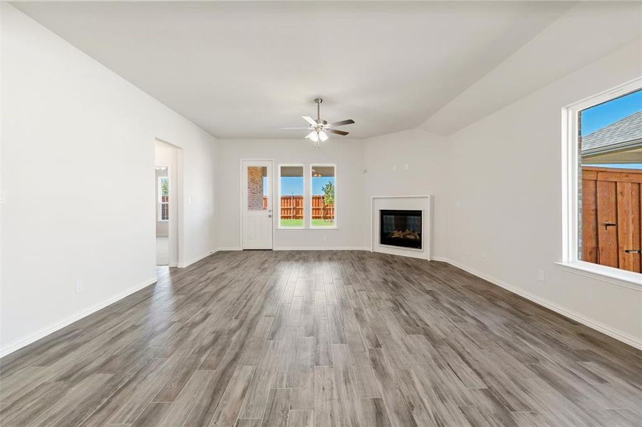 Spacious, unfurnished interior of a new home in Morningstar, Aledo (Image 24).